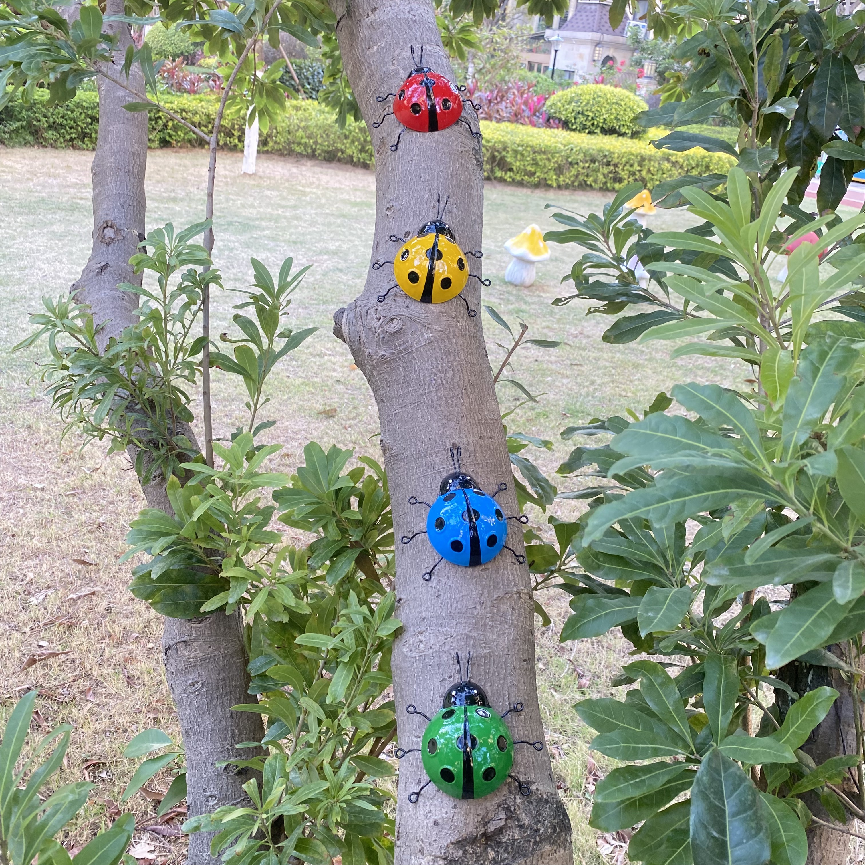 4-piece metal beetle statue for garden decoration, suitable for use in garden grasslands, tree branches, fences and walls. — view 5