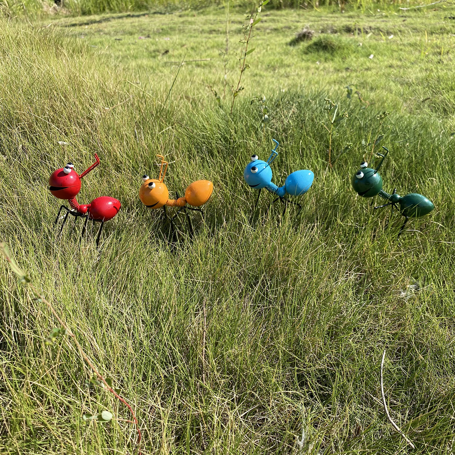 4-piece metal ant figurines for garden decoration, suitable for use on garden grass, tree branches, fences and walls. — view 6