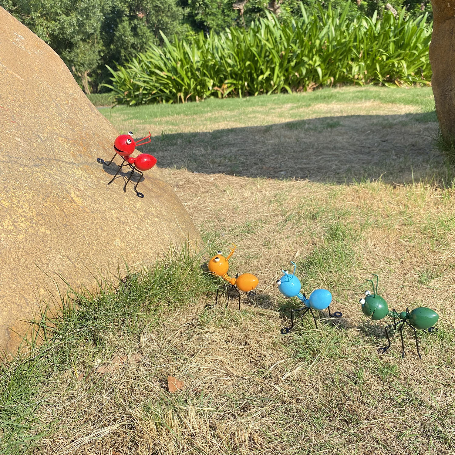 4-piece metal ant figurines for garden decoration, suitable for use on garden grass, tree branches, fences and walls. — view 7